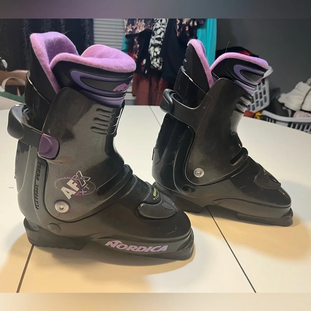 Nordica AFX40 Micro Retention Downhill Ski Boots Size 22.5 23.5 youth 4.5-5.5